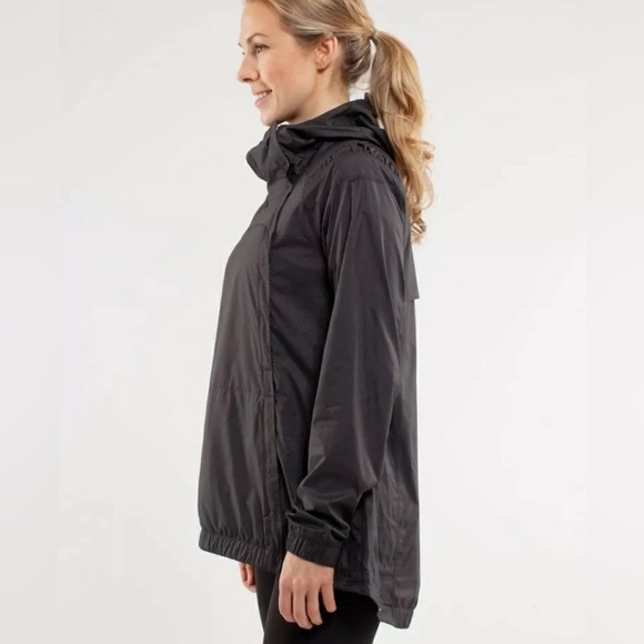 Lululemon Pack & Go Rain Lightweight Windbreaker Pullover Waterproof Jacket - Picture 3 of 15